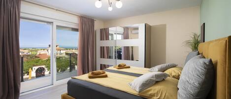 5 bedrooms, in-room safe, travel crib, free WiFi