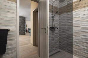 Shower, hair dryer, towels, soap - 5-bedroom Villa Eminentia with Sea View and Private Pool (Ližnjan)