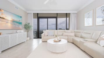 Condo, 3 Bedrooms | Living area