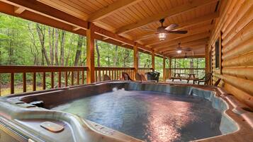 Cabin, 3 Bedrooms | Outdoor spa tub