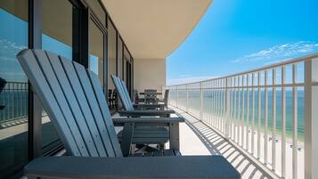 Condo, 4 Bedrooms | Property grounds