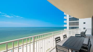 Condo, 4 habitaciones | Restaurante al aire libre
