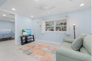 House, 4 Bedrooms | Living area