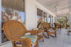 Terrace/patio - 140 Barefoot Bungalow: 4br/2ba W/ Heated Pool! 4 Bedroom Home (Fort Myers Beach)
