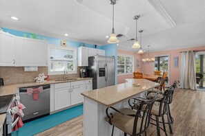 House, 4 Bedrooms | Private kitchen | Fridge, oven, coffee/tea maker, toaster