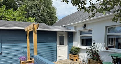 Charming 2-bedroom shabby chic cottage in beautiful Kinvara.