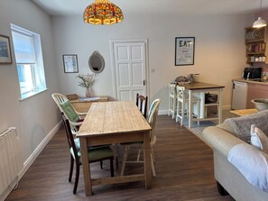 Dining - Charming 2-bedroom shabby chic cottage in beautiful Kinvara. (Kinvarra)