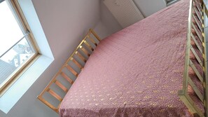 1 bedroom, bed sheets