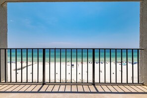 Property grounds - Beachfront condo w/ balcony & resort pools (Panama City Beach)