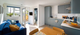 One bedroom, couple and pet friendly holiday cabin within easy reach of North Devon beaches