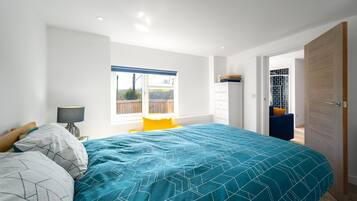 1 bedroom, travel cot, Internet, bed sheets