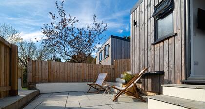 One bedroom, couple and pet friendly holiday cabin within easy reach of North Devon beaches