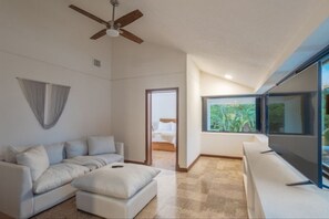 Deluxe Villa | Living area