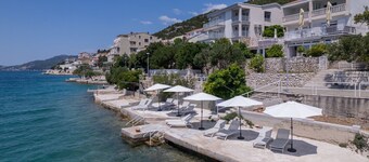 Villa Azzurro / Four-Bedroom Comfort Apartment