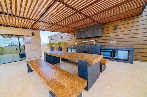 Comfortable and Exclusive Excel Ubica 5**.