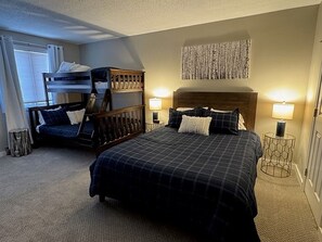 2 chambres, fer et planche à repasser, Wi-Fi, draps fournis