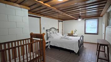 3 chambres, bureau, Wi-Fi gratuit, draps fournis