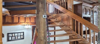 Stonewood Bay Getaway in Seeleys Bay–Spacious Yard, Lakeview, Sleeps 10