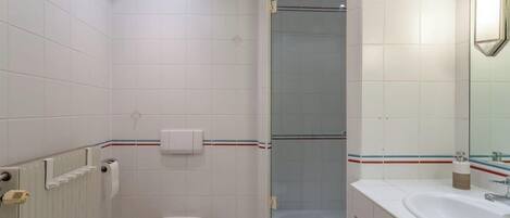 淋浴设施、吹风机、肥皂