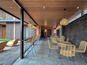 Mini-fridge, microwave, stovetop, dishwasher - Balvanta Coliving (Kerobokan)