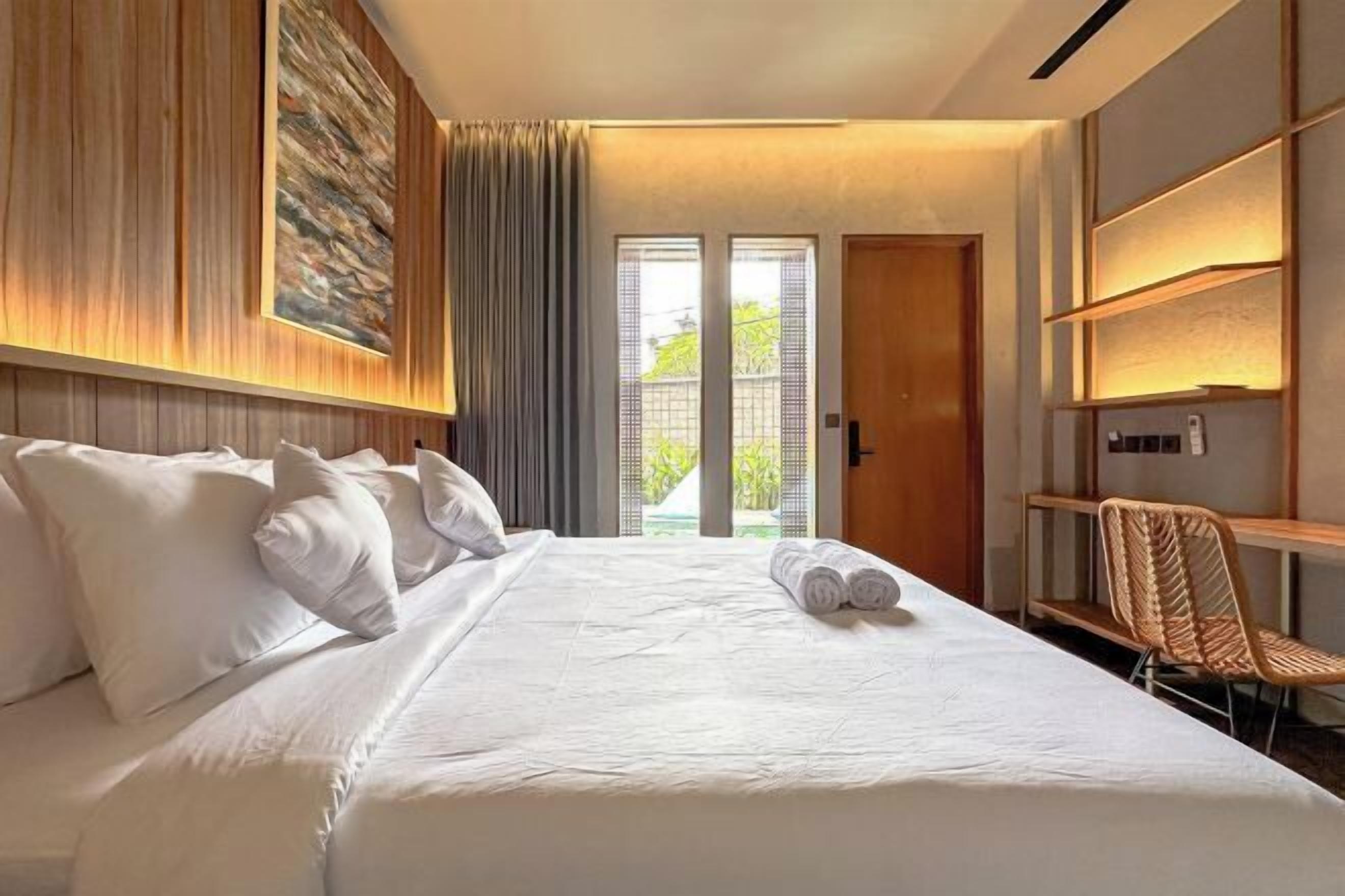 In-room safe, laptop workspace, free WiFi