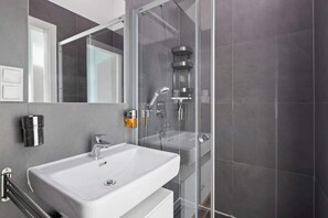 淋浴设施、吹风机