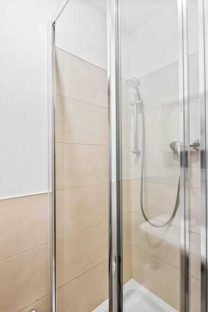 Douche, sèche-cheveux