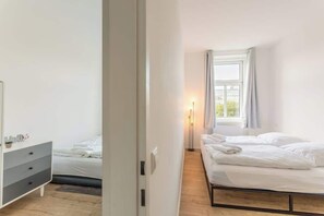 2 bedrooms, iron/ironing board, travel cot, WiFi - Kingsize bed | big terrace | Family friendly (Wien)