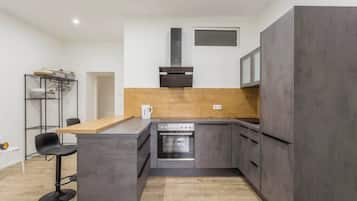 Fridge, oven, stovetop, dishwasher