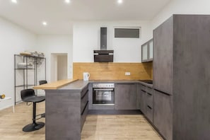 Réfrigérateur, four, plaque de cuisson, lave-vaisselle