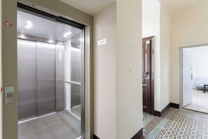 Interior - Kingsize bed | big terrace | Family friendly (Wien)