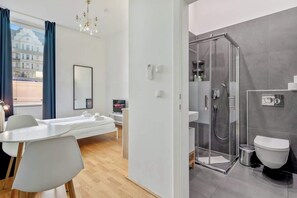 Douche, sèche-cheveux