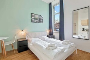 1 chambre, fer et planche à repasser, lit parapluie, Wi-Fi