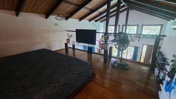 1 slaapkamer, een bureau, wifi, beddengoed