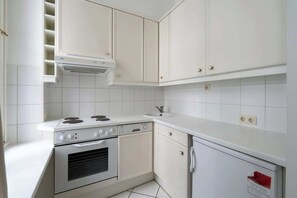 Fridge, oven, stovetop, dishwasher - Historic Heart Apartment | 5min walk to all sights (Wien)