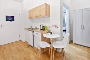 Fridge, dishwasher, cookware/dishes/utensils