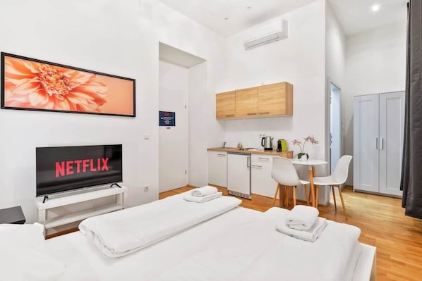 1 bedroom, iron/ironing board, travel crib, WiFi