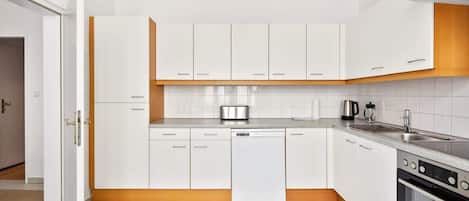 Kühlschrank, Ofen, Herdplatte, Geschirrspüler