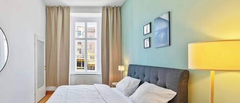 3 habitaciones, tabla de planchar con plancha, wifi y ropa de cama