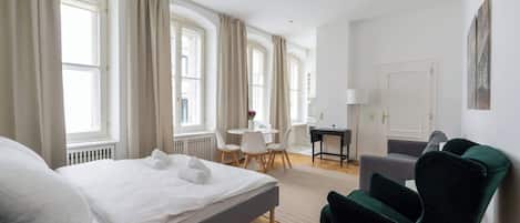 1 habitación, tabla de planchar con plancha, wifi y ropa de cama