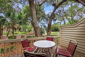 Outdoor dining - 2893 - Scenic Golf Views | Sea Pines | Sleeps 8 (Hilton Head Island)