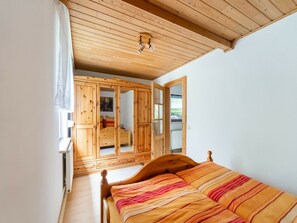 1 habitación y muebles diferentes 
