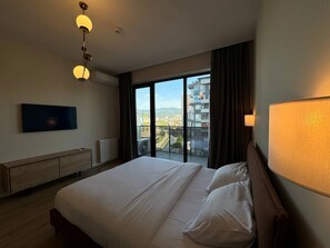 Comfort Apartment, Mountain View, Beachside | Langsir/tirai gelap terus, seterika/papan seterika, Wi-fi percuma 