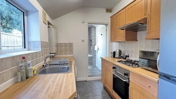 Microwave, oven, stovetop, coffee/tea maker