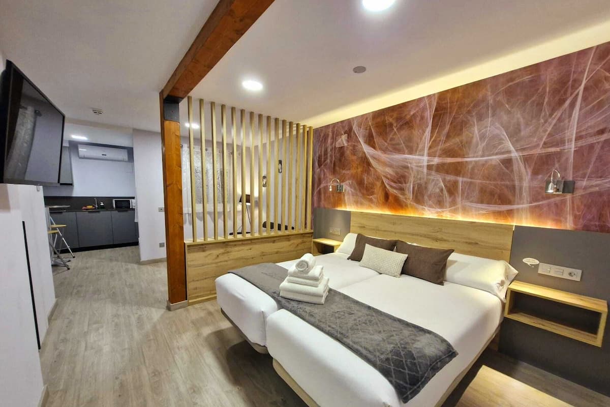 1 bedroom, desk, soundproofing, free WiFi