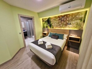 Deluxe Double or Twin Room | Desk, soundproofing, free WiFi - Feeling Home - Suites&Rooms (Leon)
