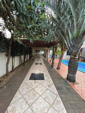 Property grounds - Cozy House with Pool and Gourmet Area - Near the Falls and Argentina (Loteamento Lindoia Foz do Iguaçu)
