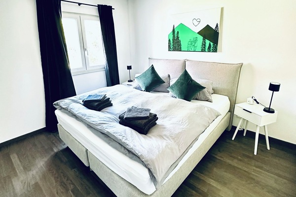 2 dormitoris, caixa forta a l'habitació i planxa i posts de planxar