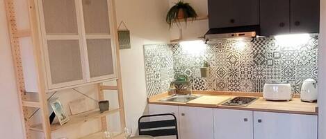 Fridge, microwave, coffee/tea maker, cookware/dishes/utensils