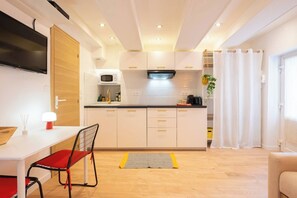 Fridge, microwave, dishwasher, coffee/tea maker
